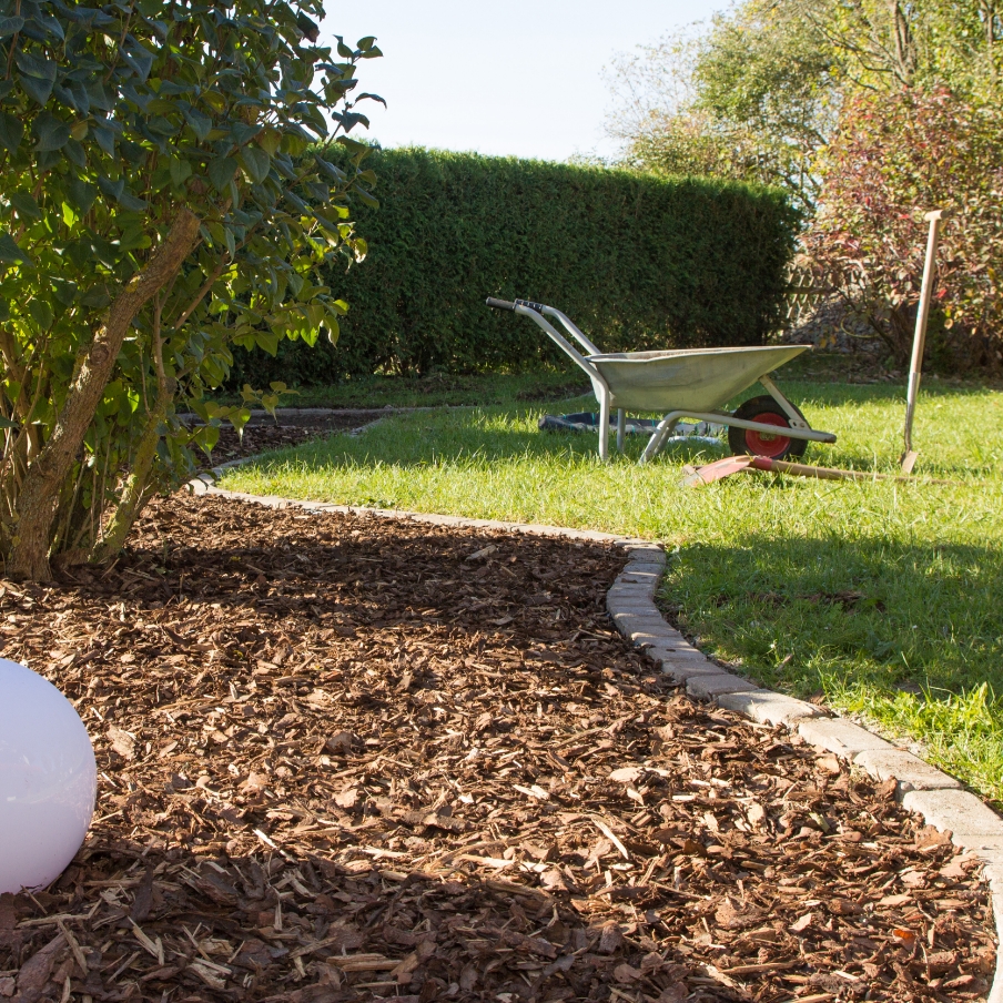 Rindenmulch lose Schüttgüter im Garten